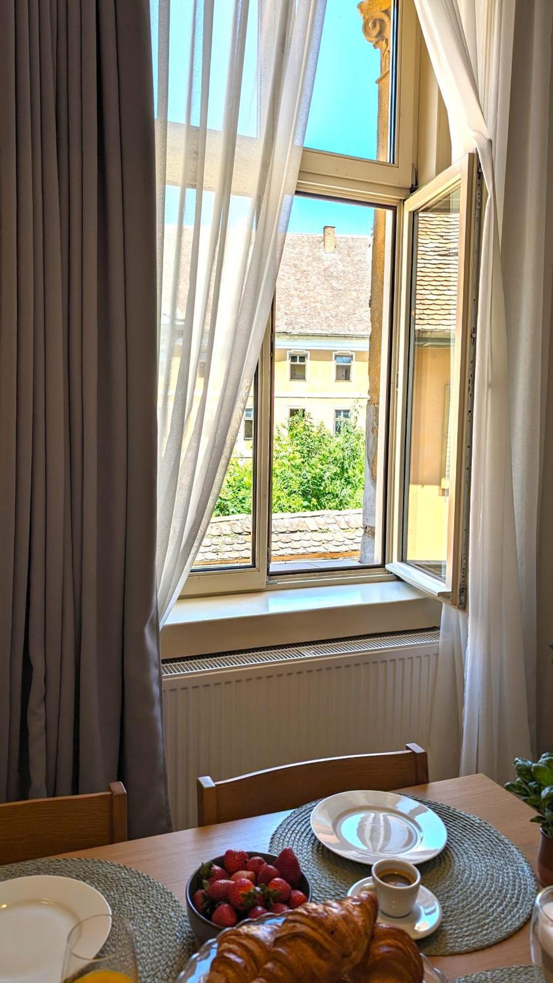 Apartments In Historic Center, Quiet Area, Ac Sibiu Esterno foto